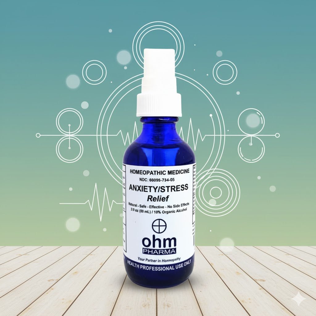 Frasco de spray homeopático Calm & Balance de OHM Pharma para apoyar la calma y el equilibrio emocional.